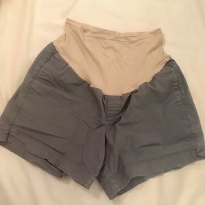 Old Navy maternity shorts (size 4)